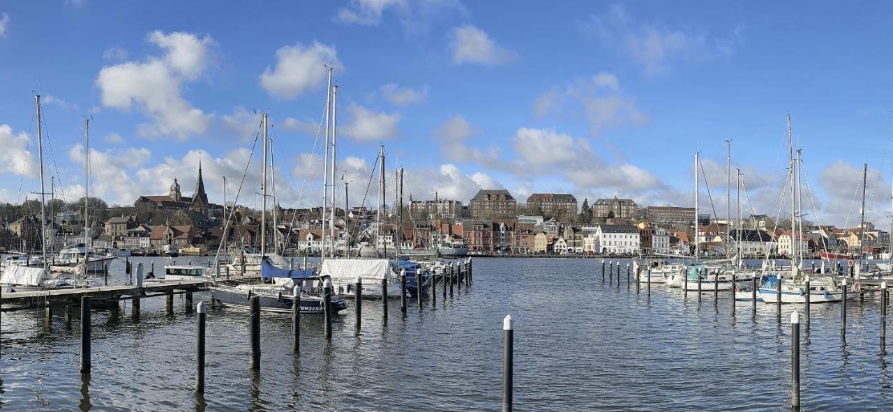 Am Kleinen Muehlenteich - Zentrale Ruhige Lage Mit Parkplatz Und Fahrraedern Flensburg Exterior foto